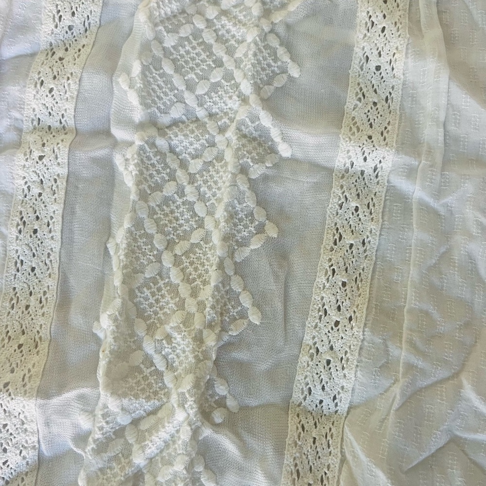 Lucky Brand Off White Crop Blouse with Textured Lace and Embroidery Size L - Picture 3 of 8